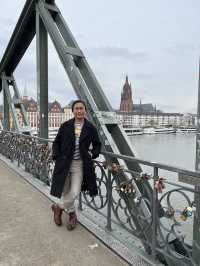 From medieval roots to modern marvels, Frankfurt is a city of contrasts ✨🇩🇪 