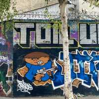 London🇬🇧Shoreditch & Its Canvas of Graffiti: London's Urban Art Gallery! 🏙️✨