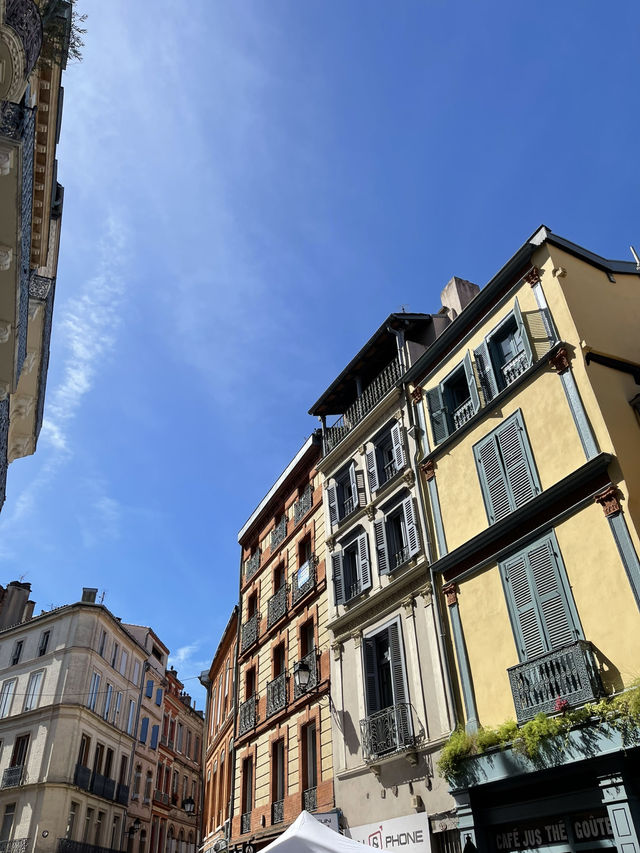 Toulouse: Pink Streets & Southern Charm 🌸🏛️🌊 Toulouse: Pink Streets & Southern Charm 🌸🏛️🌊