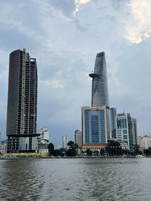 🇻🇳🌆 Saigon -the city that moves faster than you can blink 🇻🇳🌆 Saigon -the city that moves faster than you can blink