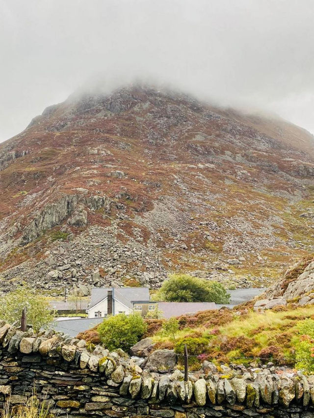 🍂 Eryri National Park – Majestic Mountains 🏔️🌄 🍂 Eryri National Park – Majestic Mountains 🏔️🌄