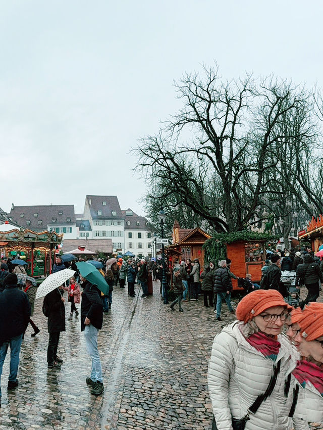 A Magical Night at Weihnachtsmarkt Münsterplatz, Basel 🇨🇭 A Magical Night at Weihnachtsmarkt Münsterplatz, Basel 🇨🇭