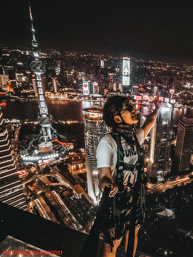 The WORLDS HIGHEST SKYWALK in Shanghai😱