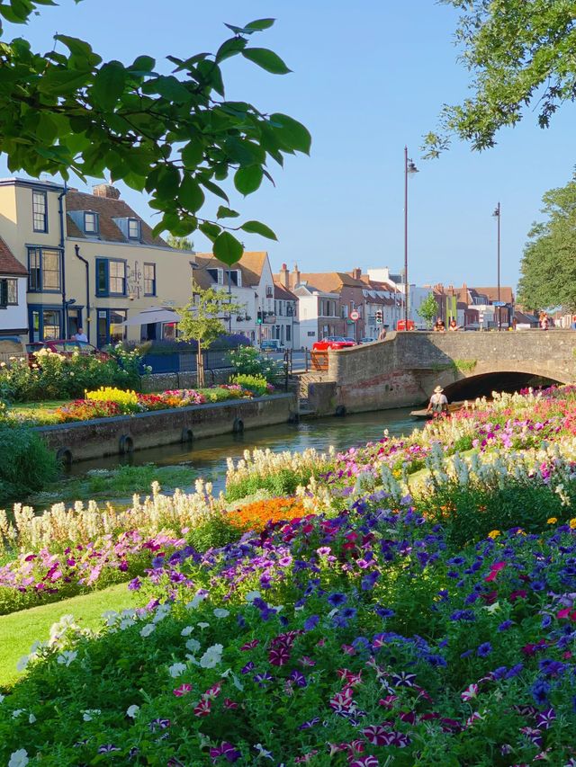 London | A picturesque town Canterbury that must be visited in spring.