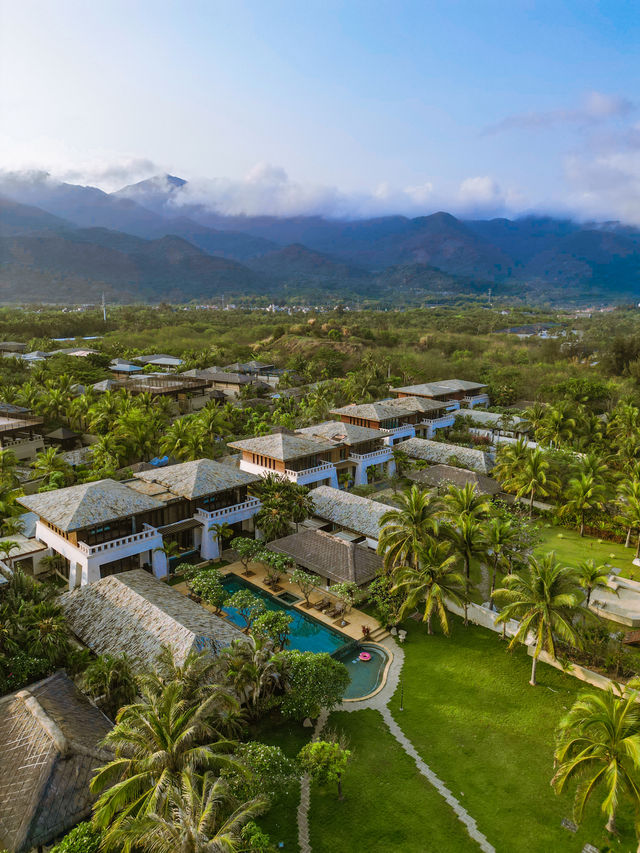 Lingshui Villa Resort Hotel 🏨 - "Chinese Courtyard on the Sea at Xiangshui Bay"
