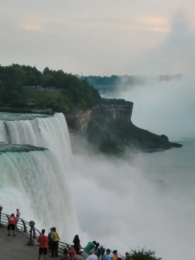 One of the Seven Wonders of the Natural World - Niagara Falls - How to Play