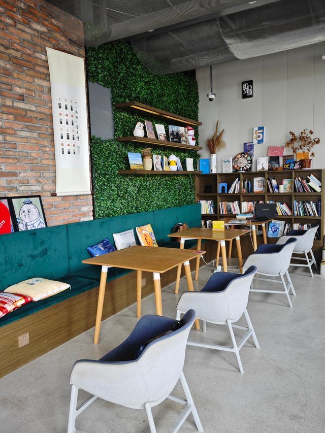 第一百貨竟然藏著個安靜的“大”書店