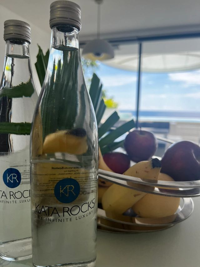 普吉島卡塔岩石酒店