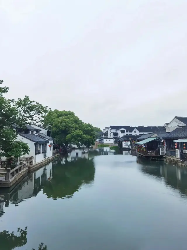 동리 고진은 중국 장쑤성 수주시 무장구에 위치하며, 남송 소흥(1131-1162년) 초에 건설되었으며, 국가AAAAA급 고진 경관입니다