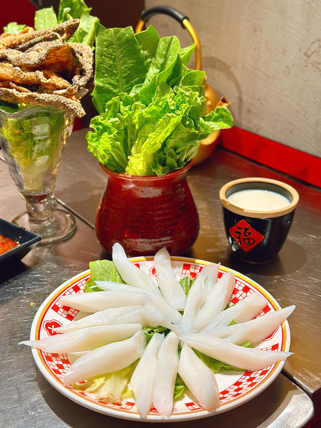同朋友聚餐，就愛牛腩牛雜煲的煙火氣！