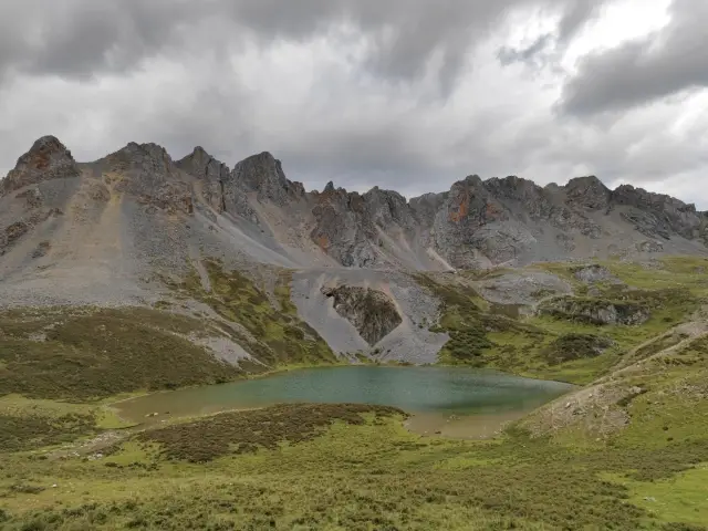 This ultra-obscure blue lake in Western Sichuan has captivated my heart