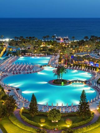 🌟 Antalya's Hidden Gem: Miracle Resort Hotel 🏖️
