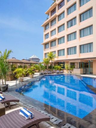 🌟 Semarang's Swiss-Belhotel Gem: Luxury & Location! 🌟