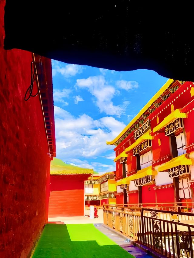 魅力西藏，藏傳佛教寺廟——強巴林寺。
