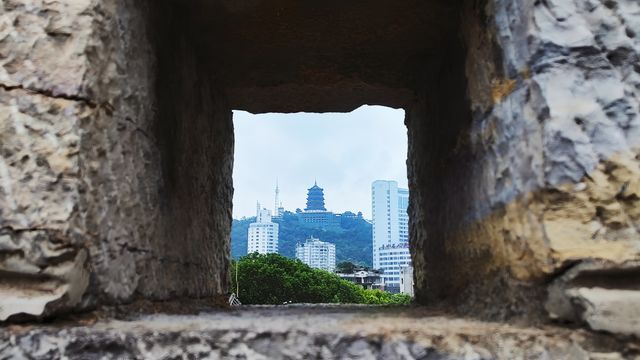 在貴陽，與始建於明代的"武勝門"不期而遇。