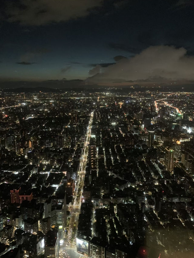🏙️ 台北101：雲端上的城市縮影