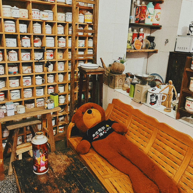 在黃桷坪｜為了這個書屋，你可以專門去一趟重慶。老闆若不在，請自助。