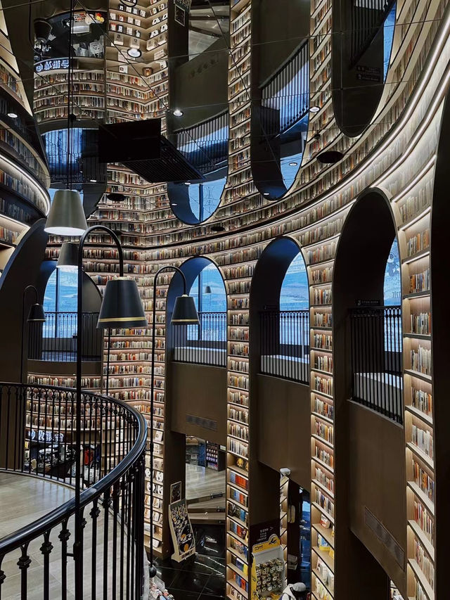 Zhongshuge Bookstore: A Surreal Literary Oasis in Chengdu