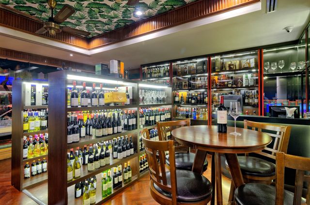 亞庇寶藏酒店 | The Jesselton Hotel    酒店：The Jesselto。