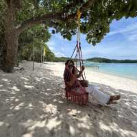 Pinkywhite Beach and Blue oceanicwater