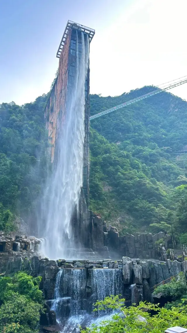 운먼산 백 미터 폭포