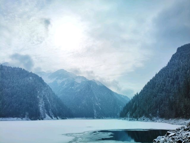 Discover Jiuzhaigou: A Winter’s Tale in China🏔️