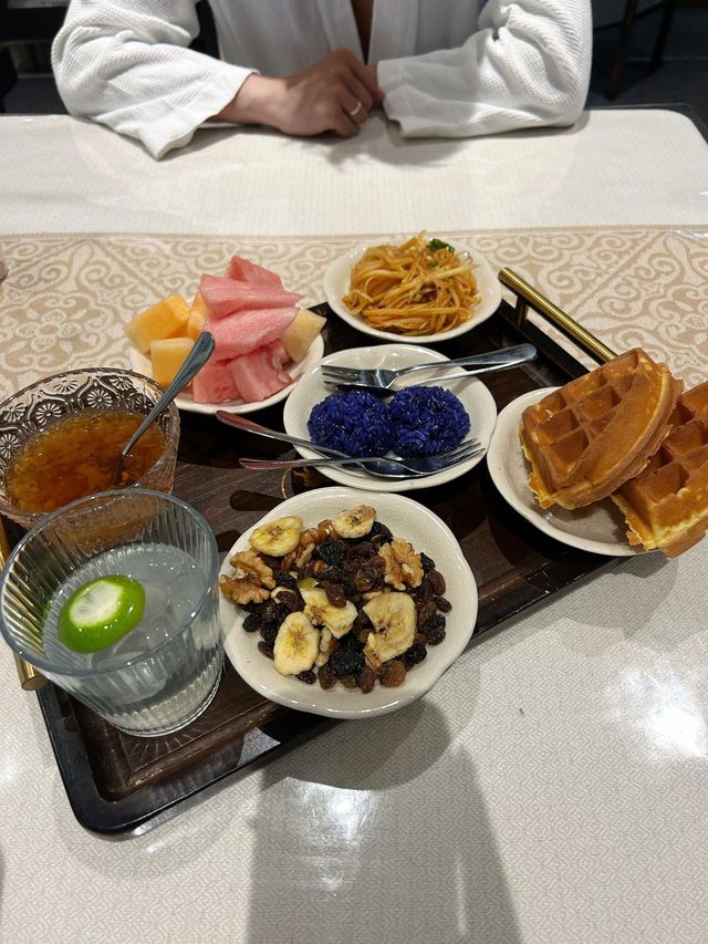 西雙版納必住！藏在城市裡的傣王宮秘境