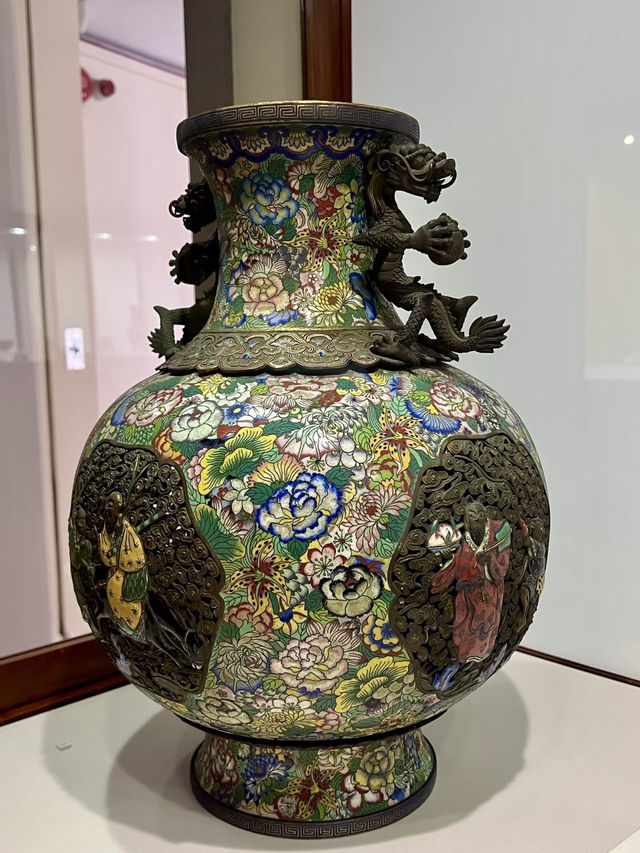 靜觀東西藝術之美：香港大學美術博物館的學術藝境