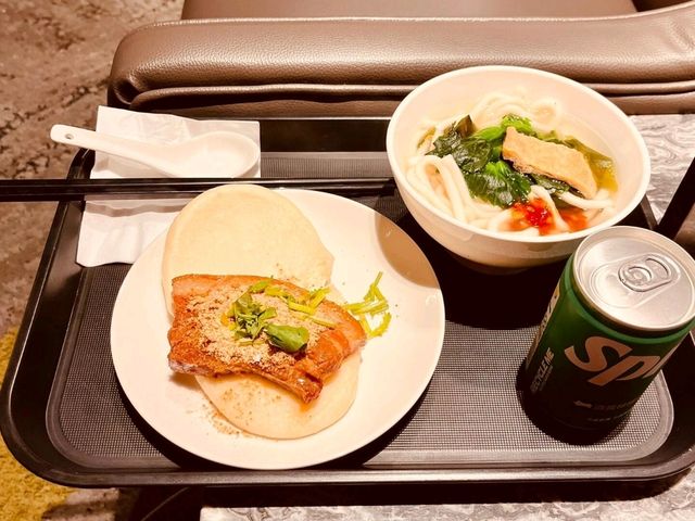 ✨香港50年情不變之旅！機場貴賓室大評比✨