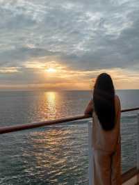 🌅 The most beautiful sunrise I’ve ever seen was at sea.