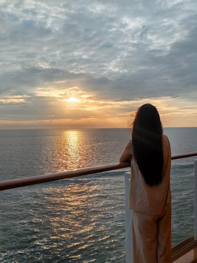 🌅 The most beautiful sunrise I’ve ever seen was at sea.