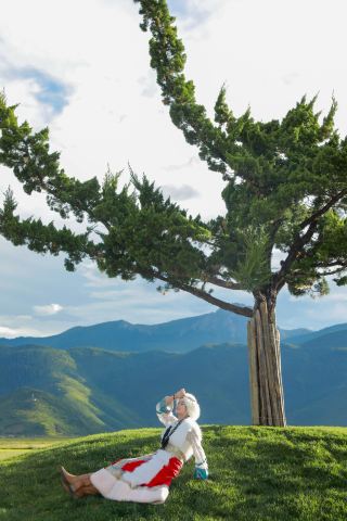 Living in a Fairyland Manor in Shangri-La