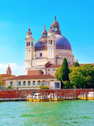 On the 7th day of being a "street wanderer" in Venice, I discovered secrets not found in tourist photos…