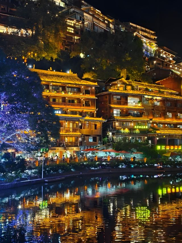 我在千戶苗寨找到了現實版夜間清明上河圖！真的絕美！