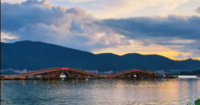 昆明必打卡七孔浮橋