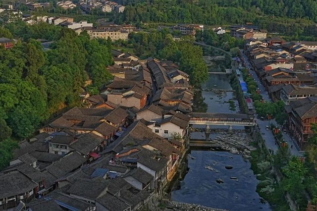 來漢中必玩的幾個景點，石門棧道，天漢濕地公園，青木川古鎮，獅子溝牧場，四天五夜兩人出行，（預算在6千