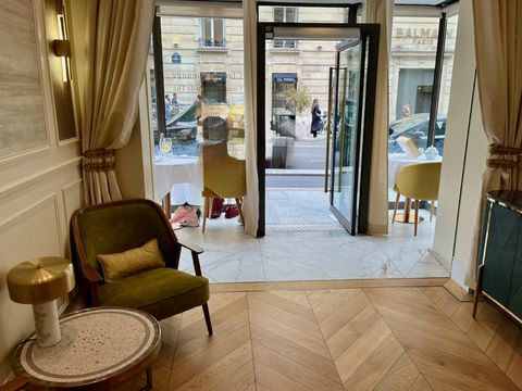 Charming Lunch Spot at Tea Room - Claridge Lounge Charming Lunch Spot at Tea Room - Claridge Lounge