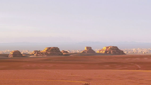 穿越羅布泊無人區｜在荒蕪中遇見最美日落