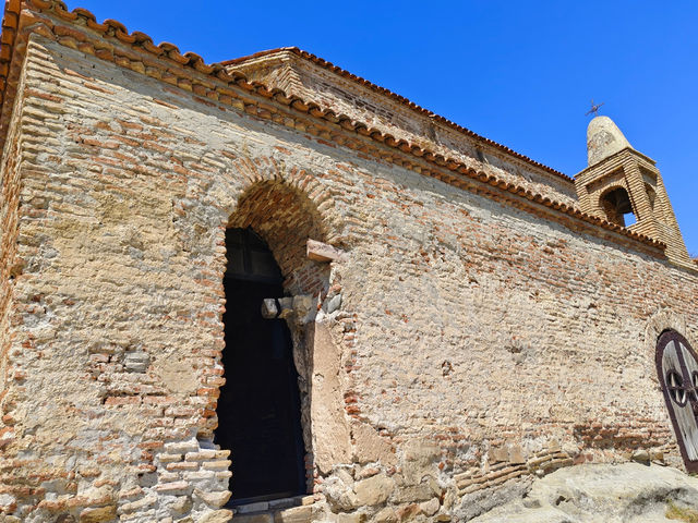 시간을 품은 석조 도시—우프리스치케의 숨겨진 역사 탐방 시간을 품은 석조 도시—우프리스치케의 숨겨진 역사 탐방