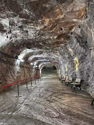 A real-world dungeon where you must wear a jacket to enter!!