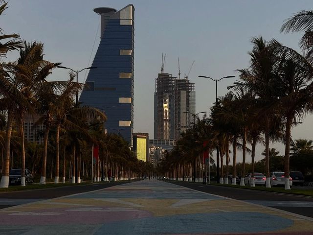 Saat Jeddah Berpendar Lembut di Ujung Senja Saat Jeddah Berpendar Lembut di Ujung Senja