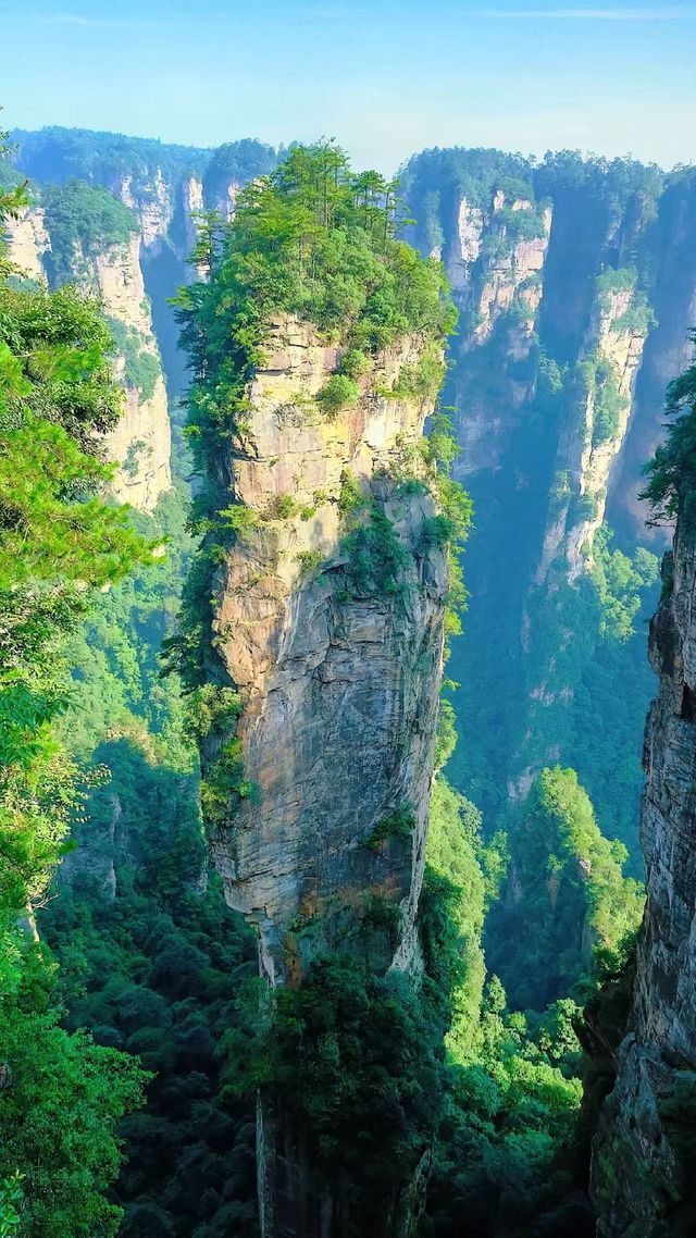 張家界 + 天門山 + 鳳凰古城 5 天 4 晚私人定製小包團（4-7 人）全程純玩無自費無購物 詳細行程與報價（不含餐）