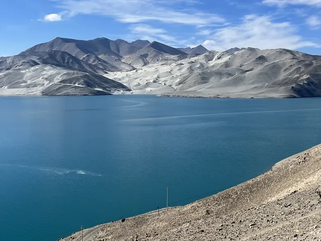 塔縣回喀什偶遇白沙湖封神路段,缺場雪! 塔縣回喀什偶遇白沙湖封神路段,缺場雪!
