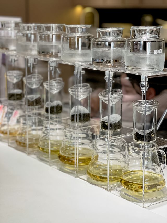 喧鬧小寨暗藏寧靜,在茶無心品淡雅時光 喧鬧小寨暗藏寧靜,在茶無心品淡雅時光