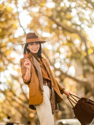 노련한 스타일의 마법도 가을 프렌치 플라타너스 거리 시티워크