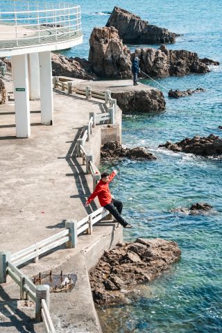 Dalian Coastal Boardwalk, a hidden glass sea guide by photography bloggers
