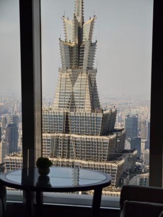 A stunning restaurant in the clouds in Lujiazui lets you savor the entire spring in one bite!