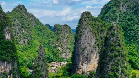Guilin hides a zero-admission karst secret! The Pingle Dayandi Ten-Mile Gallery is absolutely stunning — traveler post in Pingle