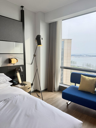Aloft Kunshan Dianshan Lake | Pet-friendly + lake view suite, incredible value!