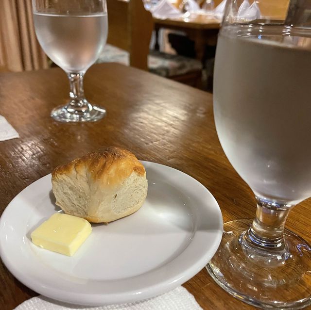 필리핀에서 만나기 쉽지 않은 후레쉬토마토 소스 “Luzern Steakhouse”